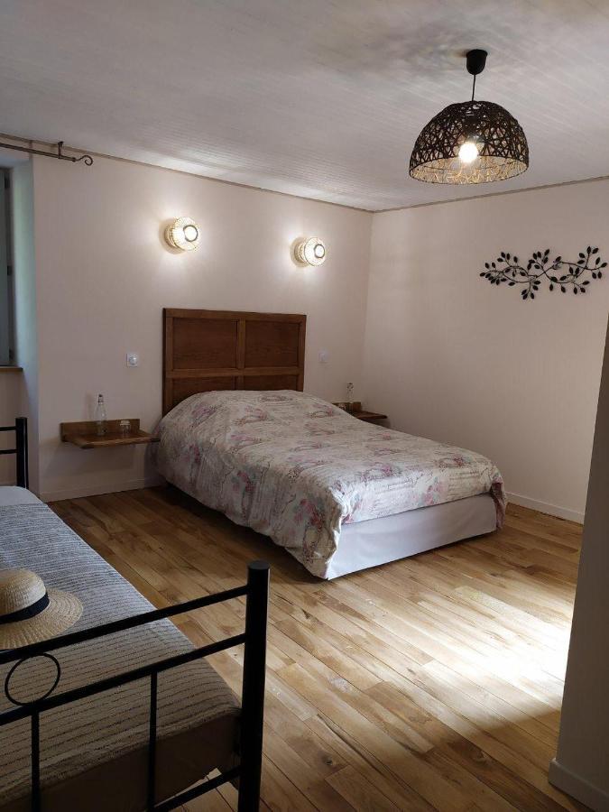 La Ferme Les Mamours La Bastide-l'Eveque Esterno foto